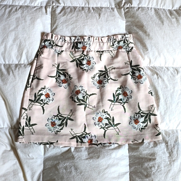 Topshop Dresses & Skirts - TopShop Floral Skirt